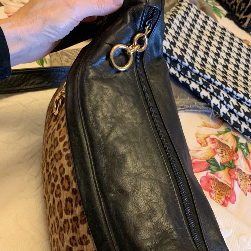 Black leather with leopard print.  Gold details - Picture 6 of 8